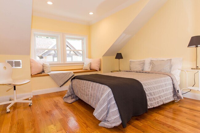 Foto del edificio - ABSOLUTELY BEAUTIFULL 4 BED 2 BATH IN ALLS...