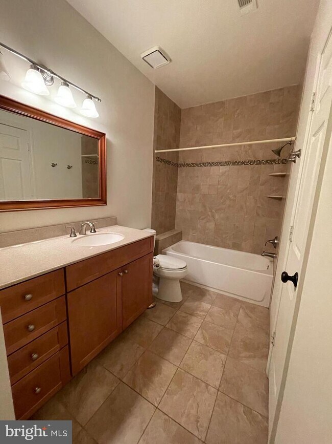 4409 Sedgehurst Dr Unit 202, Fairfax, VA 22033 Condo for Rent in