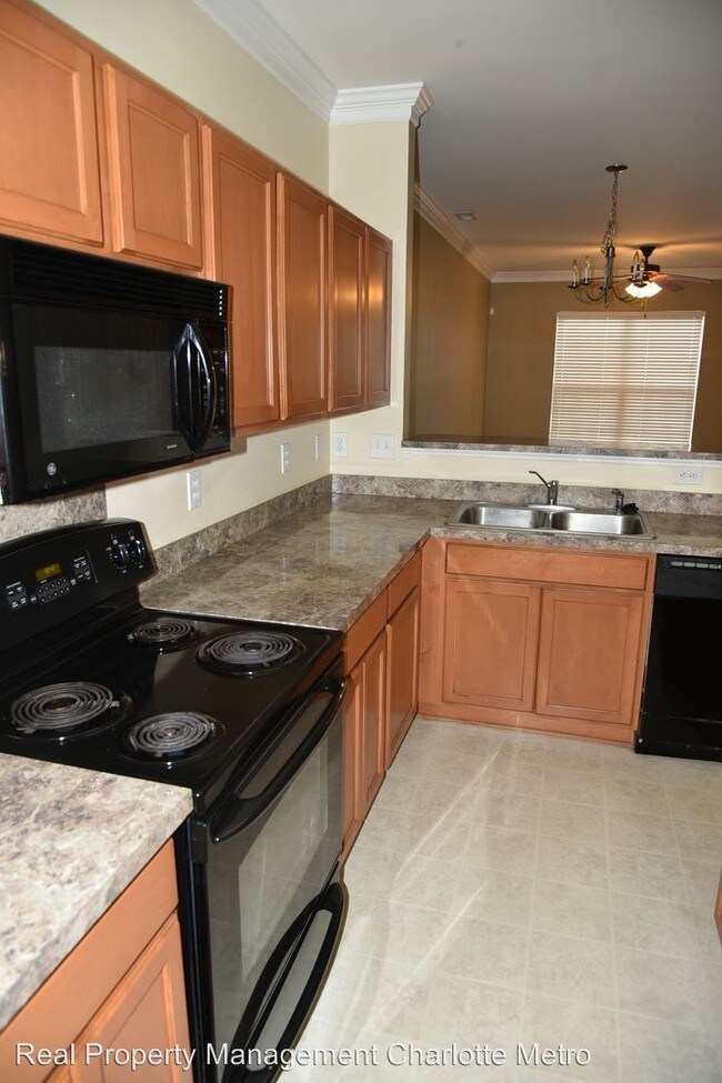 Building Photo - 13381 Calloway Glen Dr