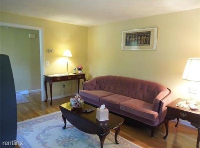 Building Photo - 4 br, 2.5 bath House - 287 Groton Rd