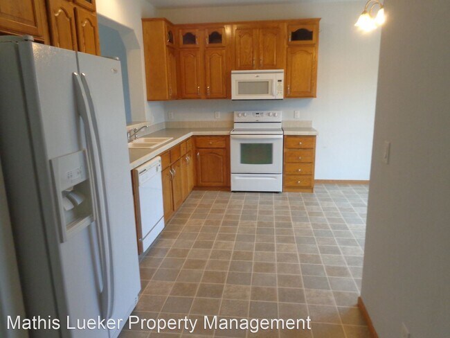 Building Photo - 4 br, 3.5 bath House - 2220 Thompson