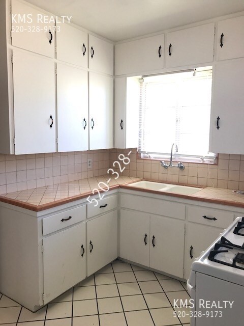 Foto del edificio - 3 Bedrooms 1 Bath with Studio Guest House ...