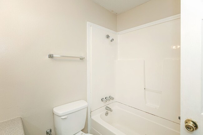 Building Photo - 3 Bedroom home in Gautier