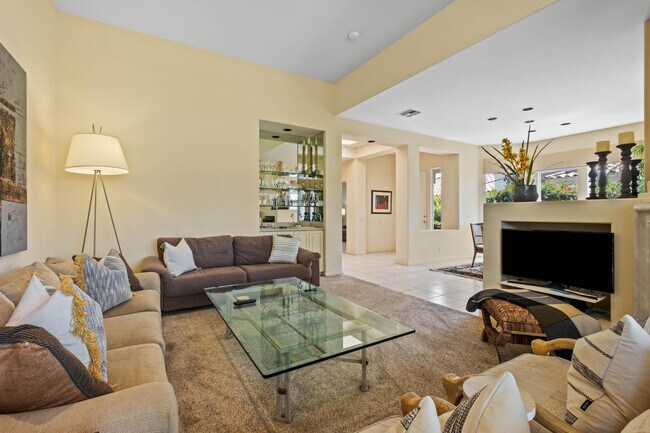 Building Photo - 461 Desert Holly Dr