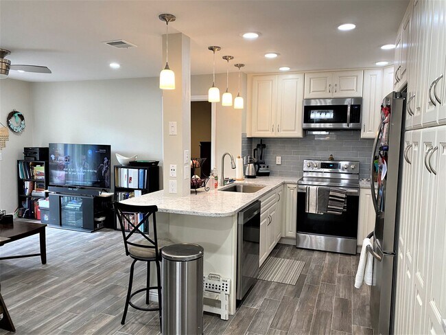 Foto del edificio - Beautifully remodeled Two bedroom Two Bath...