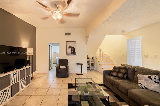 Building Photo - 10600 La Placida Dr