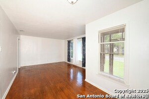 Foto del edificio - 339 Mink Dr