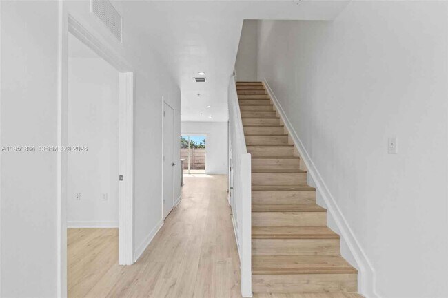 Foto del edificio - 170 NW 158 St #8 Miami, FL 33169