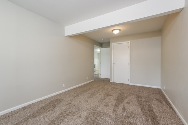 Building Photo - Beautiful Home with 4 Bedrooms