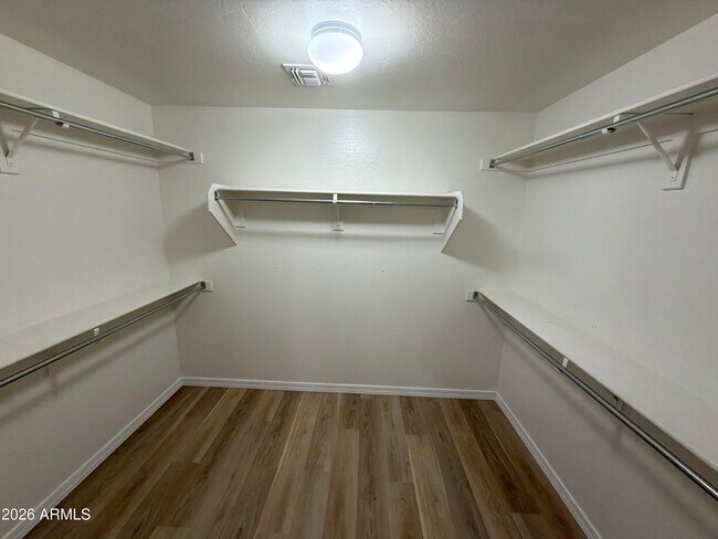Foto del edificio - 24763 W Jones Ave
