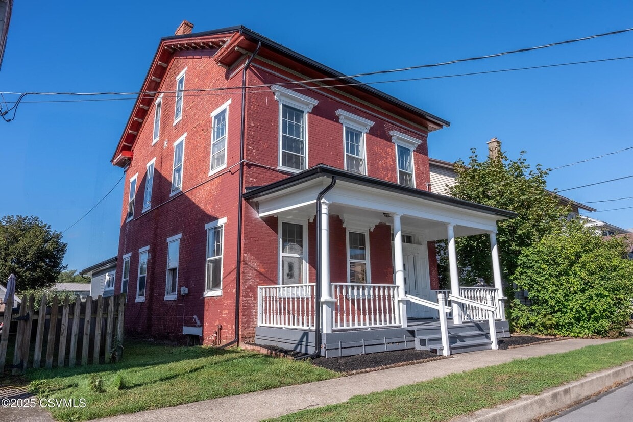 Primary Photo - 934 Grand St