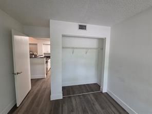 Foto del edificio - 12112 St.Andrews Place, #212