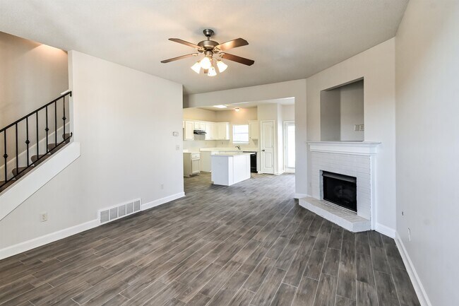 Building Photo - 1153 E Cortona Cir