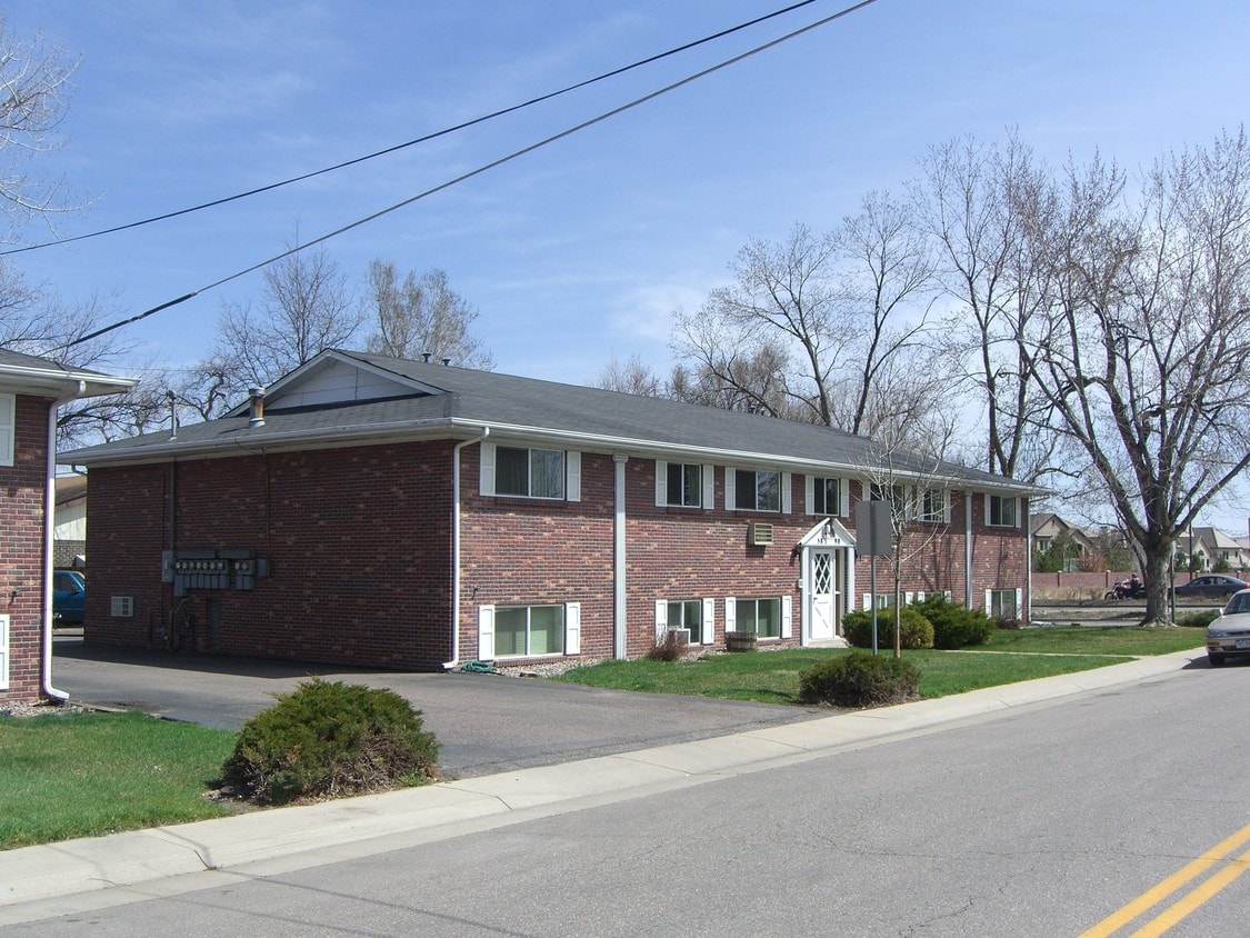 Building Photo - Colonial Apartments