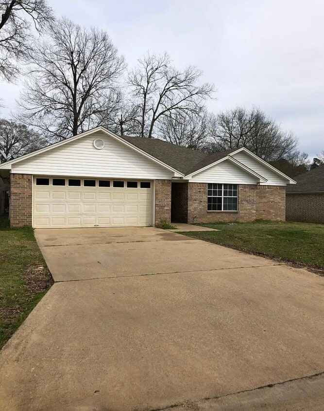 63 Green Oak Cir, Nash, TX 75569 House Rental in Nash, TX