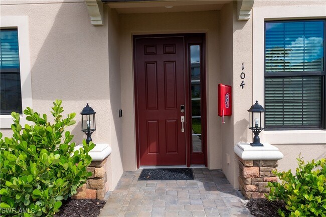 Building Photo - 15335 Lucerna St