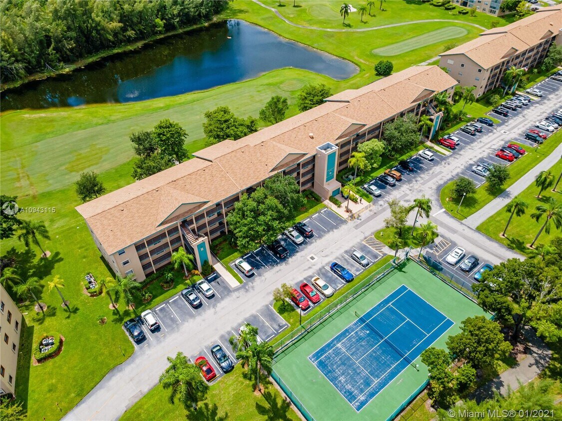 650 SW 124th Terrace Unit 204P, Pembroke Pines, FL 33027 Condo for