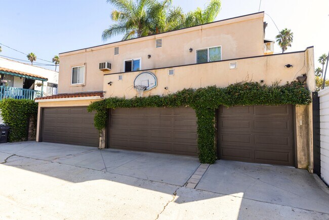 Building Photo - 219 Ximeno Ave