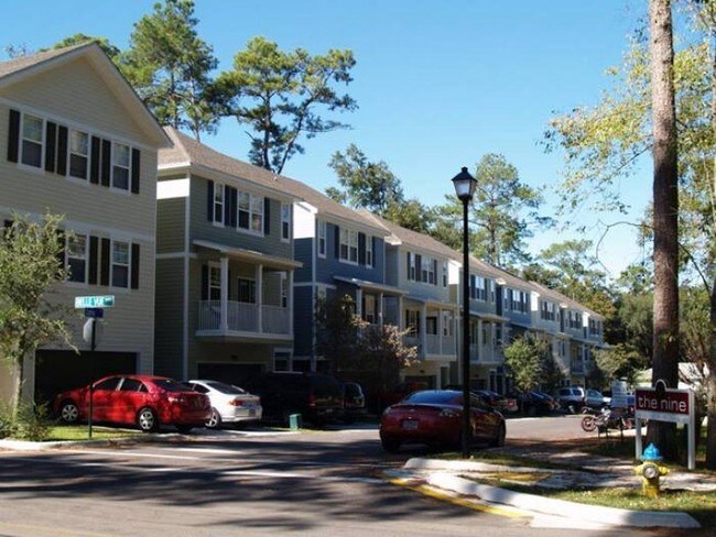 Building Photo - 246 Soho Ct