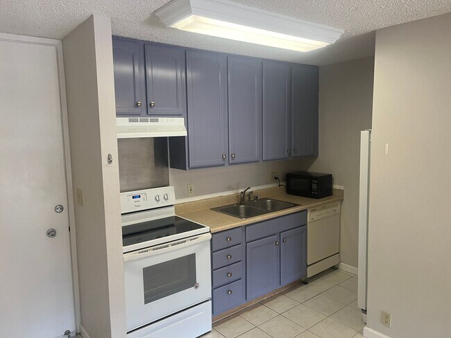 Foto del edificio - Spectacular Views From This Upgraded 1 Bdr...