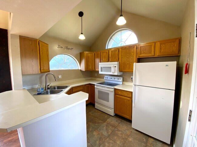 Building Photo - 5472 Lighthouse Rd
