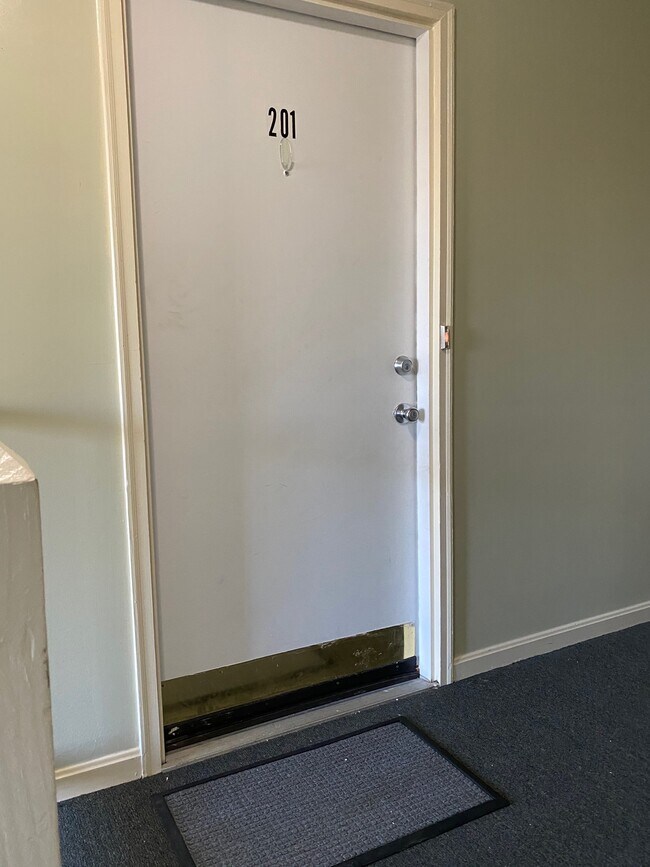 Building Photo - 300 Grosvenor Ln