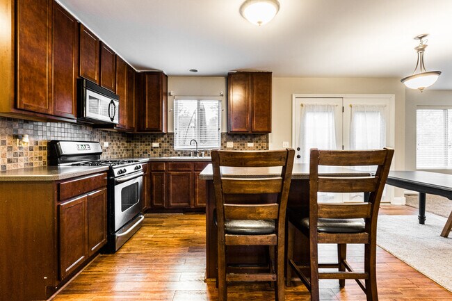 Building Photo - 713 Sunglow Ct