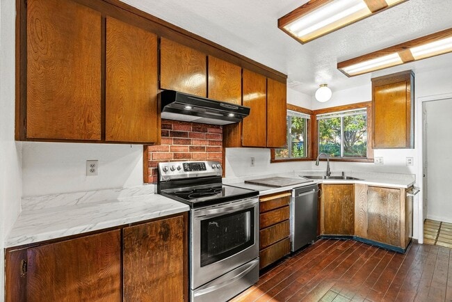 Building Photo - Cozy 2BR/2BA Duplex | Fireplace, Patio & Utilities Included