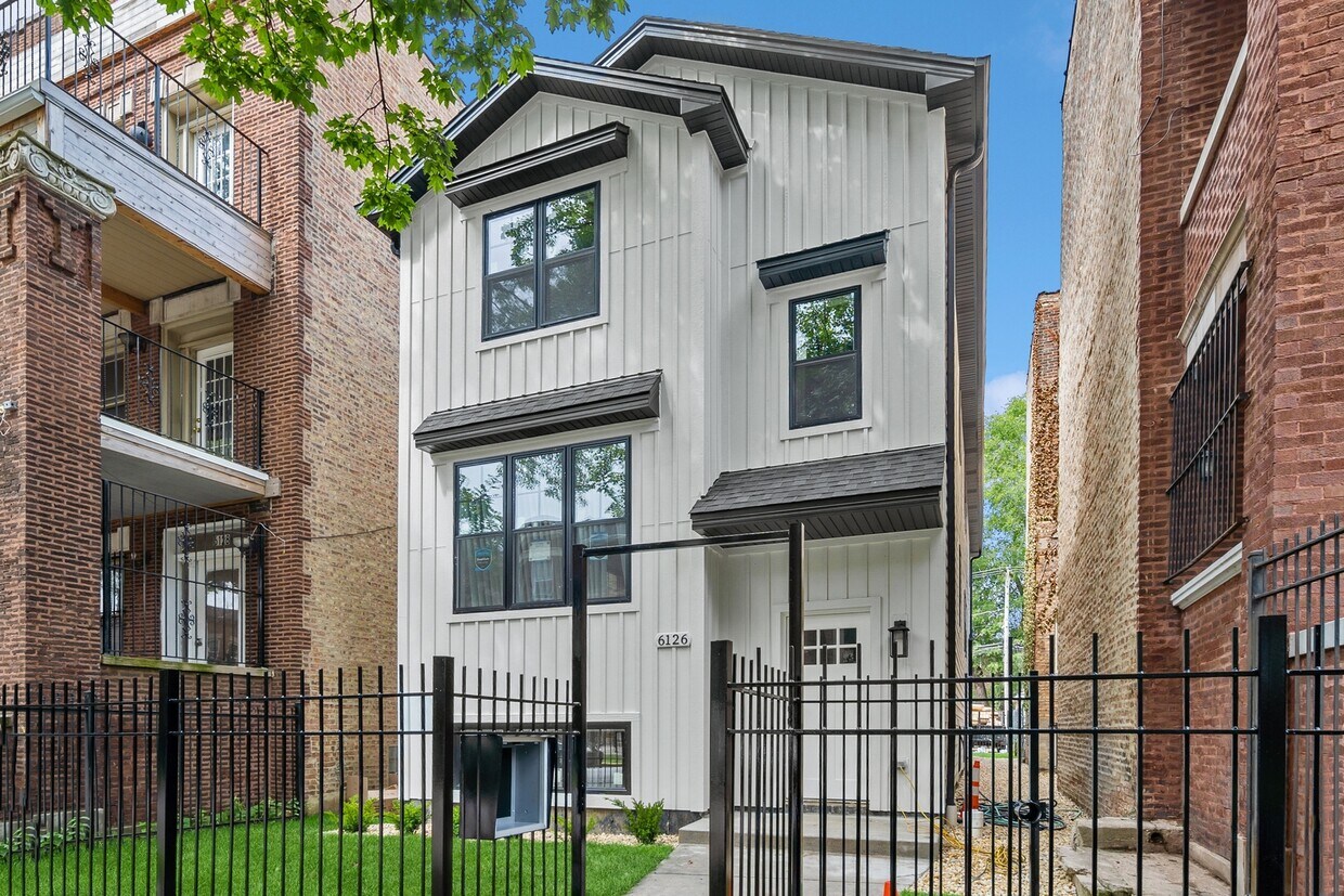 Foto principal - 6126 S Eberhart Ave