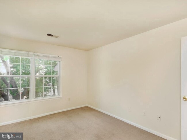 Building Photo - 8647 Beekman Pl
