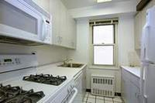 Building Photo - 400 E 54th St