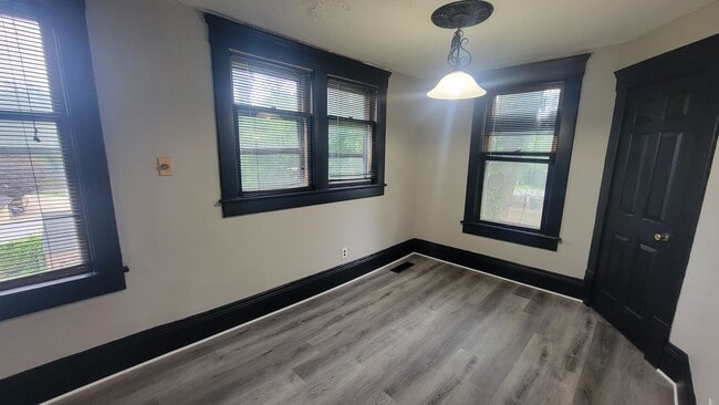 Building Photo - 84 Bittman St
