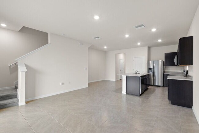 Building Photo - LIKE NEW Townhome For Rent in Mangrove Point!