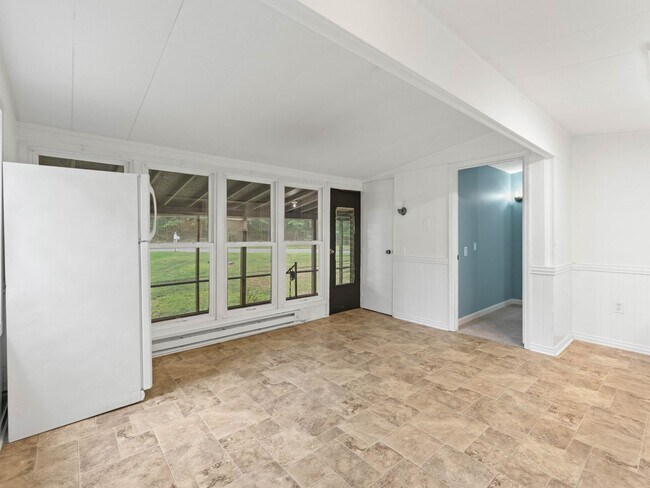 Building Photo - For Rent | Charming 2-Bedroom Home with Bonus Room & Screened-In Porch in Berlin