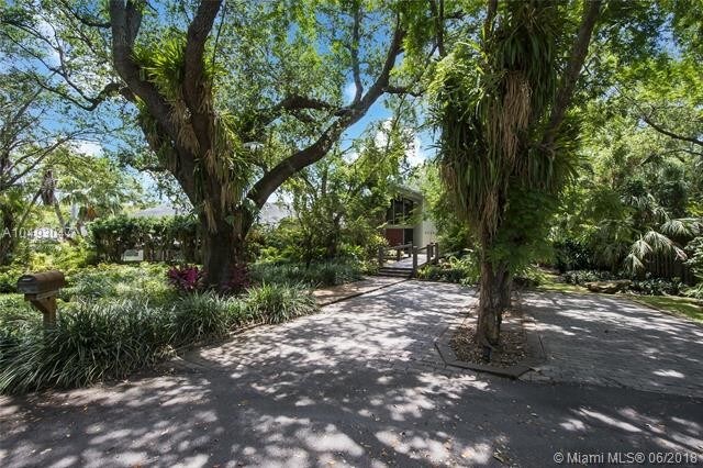 Foto del edificio - 5500 Oakwood Ln