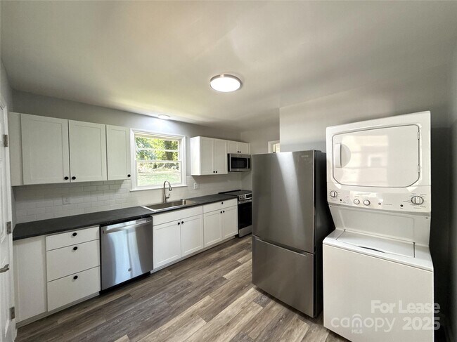 Foto del edificio - 5320 Dolphin Ln