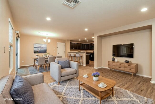 Building Photo - 923 S Pheasant Dr