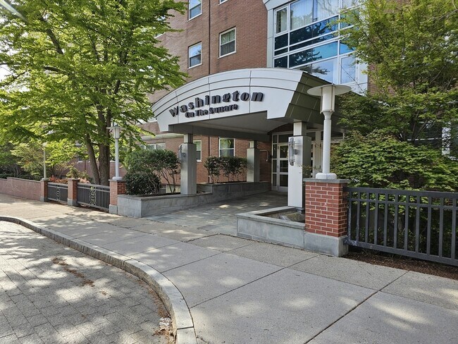 Building Photo - 1600 Beacon St