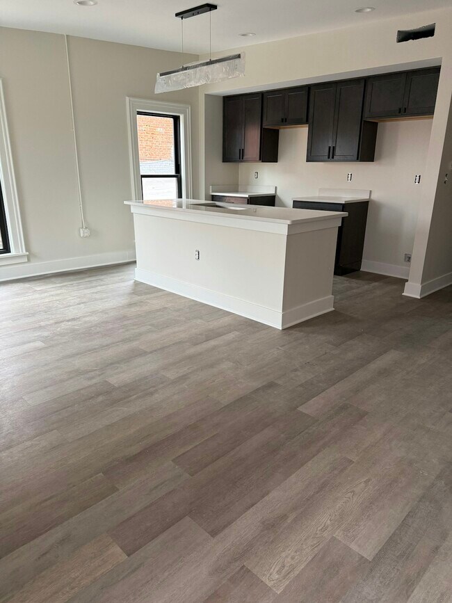 Foto del edificio - 106 E Erie St