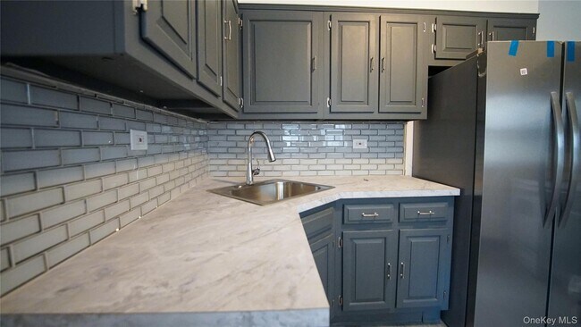 Foto del edificio - 27 Lawrence Ave