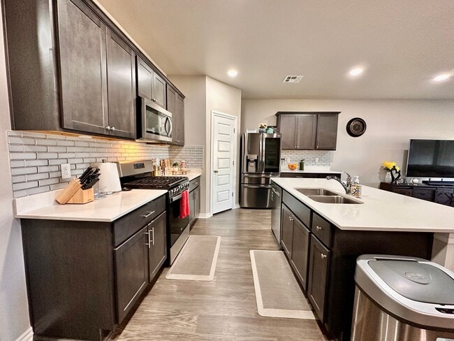 Building Photo - Modern 4-Bed, 3-Bath Home Built in 2023 – Spacious, Open Layout Near Lake