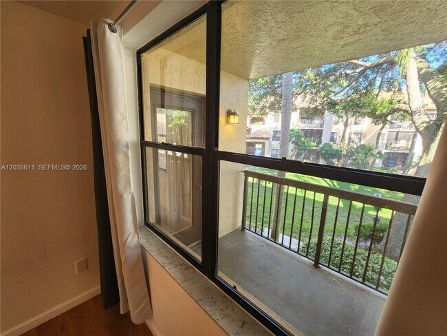 Foto del edificio - 4401 W McNab Rd