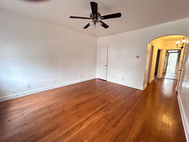 Foto del edificio - 4034 Calvert St NW