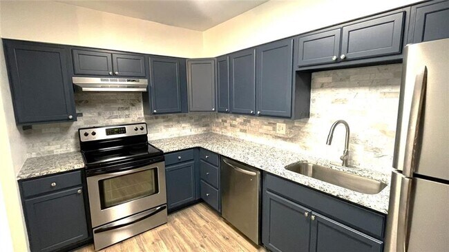 Building Photo - 3091 Colonial Way