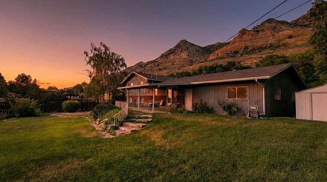 Foto del edificio - 579 N Highland Blvd