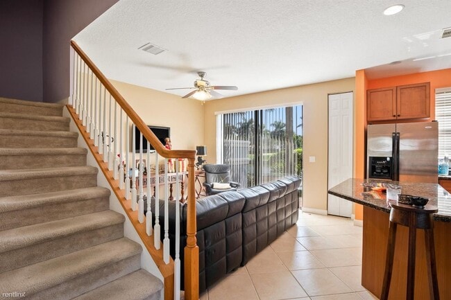 Building Photo - 3 br, 2.5 bath Townhome - 5056 S Astor Cir