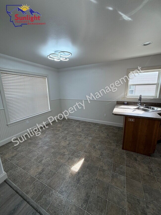 Foto del edificio - 3-Bed 3-Bath Gem with 2,440 Sq Ft of Comfort in Laurel, MT!