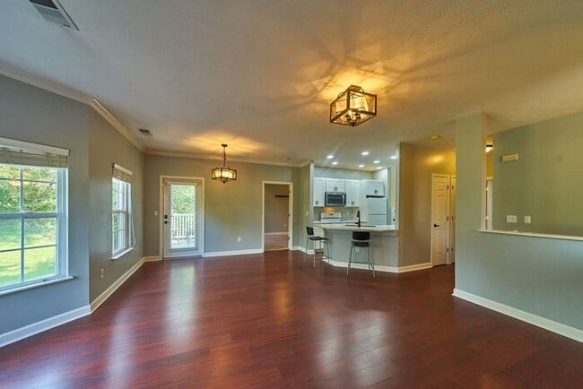 Building Photo - Wonderful 2 bedroom 2 bath Condo End Unit ...