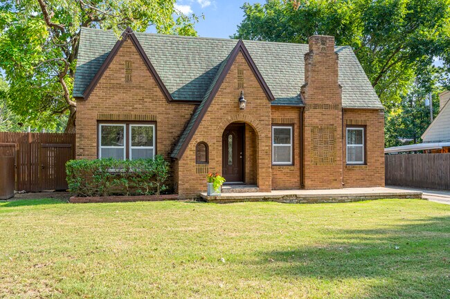 Front of House - 4930 E 3rd St