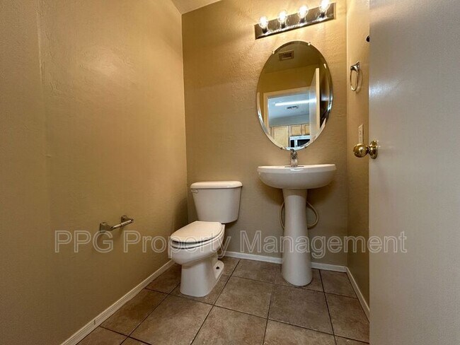 Building Photo - 12923 W Peppertree Ln